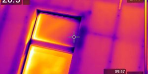 Image thermique de probleme d'isolation au pourtour des fenêtres
