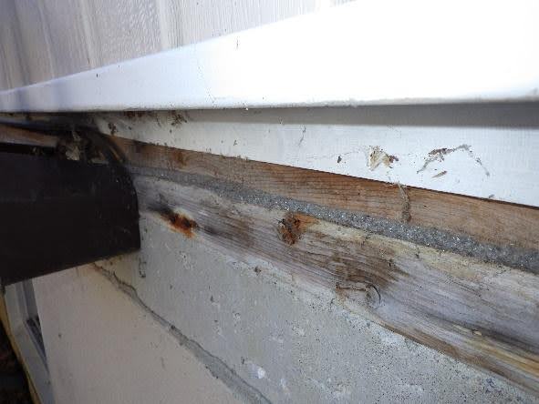 Vice de conception / réalisation (lisse d’assise du plancher et ossature de bois caché derrière le crépi de finition, exposé aux intempéries).